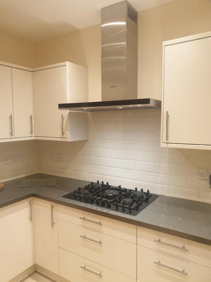 London Luxury Apartments 4 Min Walk From Ilford Station, With Free Parking Free Wifi Exterior photo