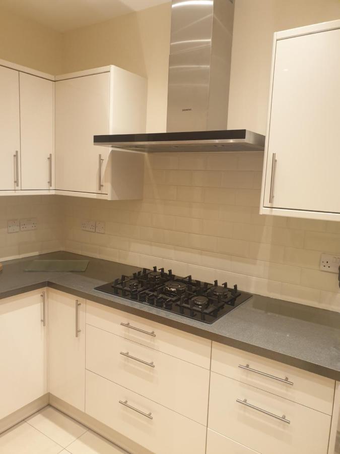 London Luxury Apartments 4 Min Walk From Ilford Station, With Free Parking Free Wifi Exterior photo