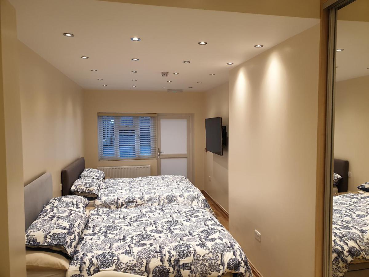 London Luxury Apartments 4 Min Walk From Ilford Station, With Free Parking Free Wifi Exterior photo