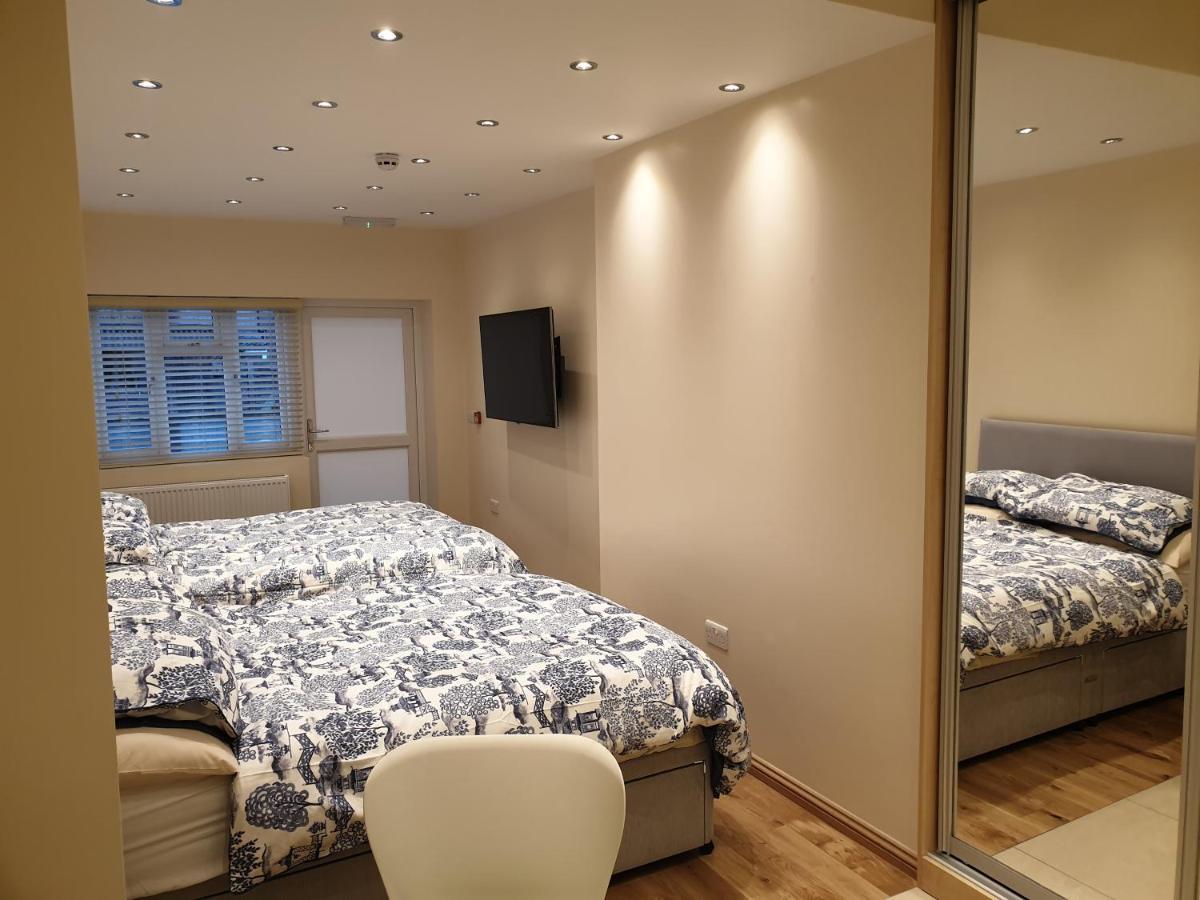 London Luxury Apartments 4 Min Walk From Ilford Station, With Free Parking Free Wifi Exterior photo