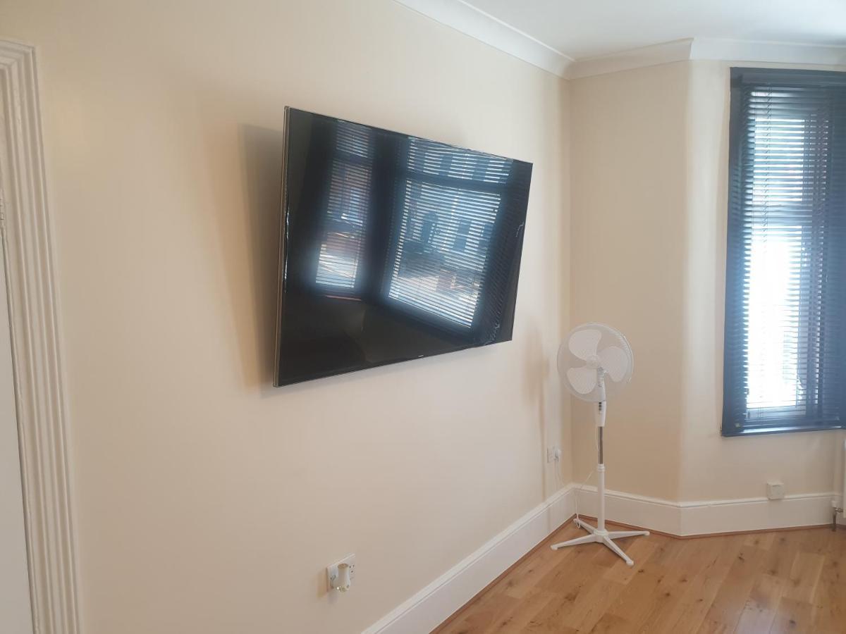 London Luxury Apartments 4 Min Walk From Ilford Station, With Free Parking Free Wifi Exterior photo